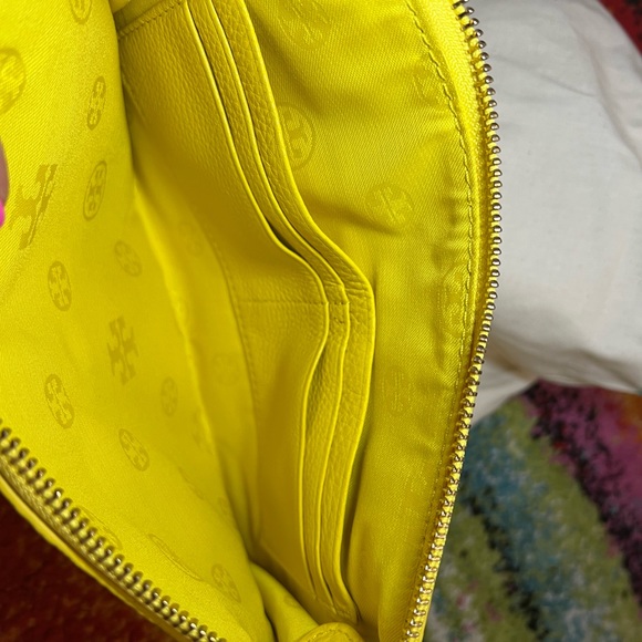 YELLOW Tory Burch Crossbody. - Picture 4 of 4